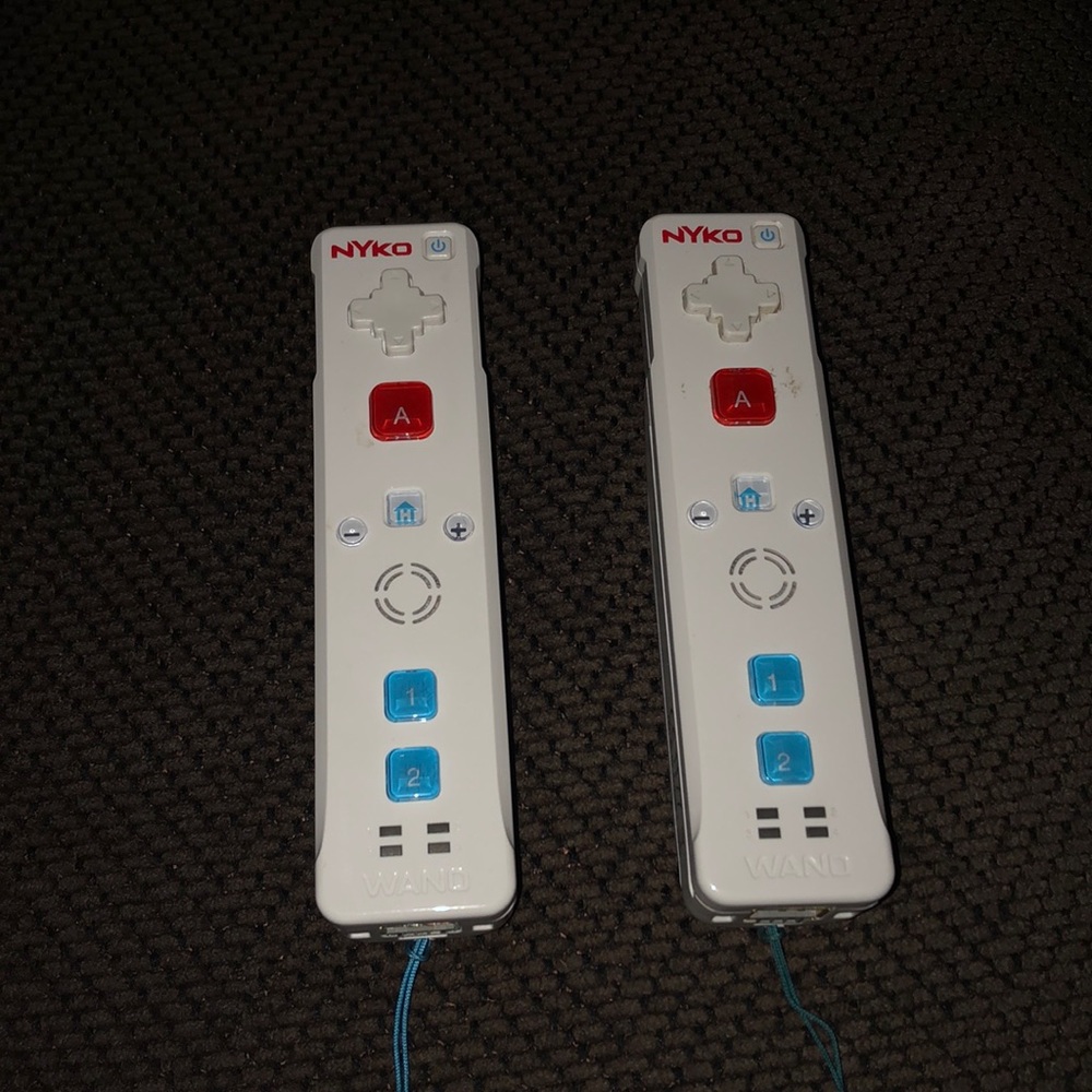 Nyko Nintendo Wii remotes 2pcs